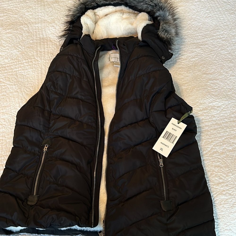 Black Green tea puffer vest new with tag size xl